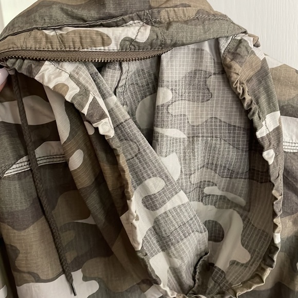 American Eagle Women's Jacket with Hood size Small - Picture 4 of 10